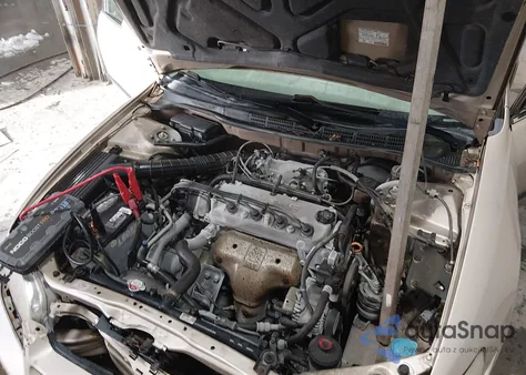 2000 Honda Accord 2.3 Lx from USA, damaged, VIN 1HGCG5545YA049090